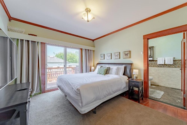 Classy Craftsman image 12