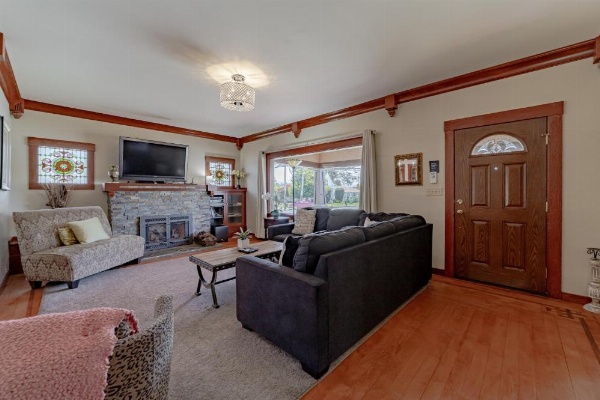 Classy Craftsman image 14