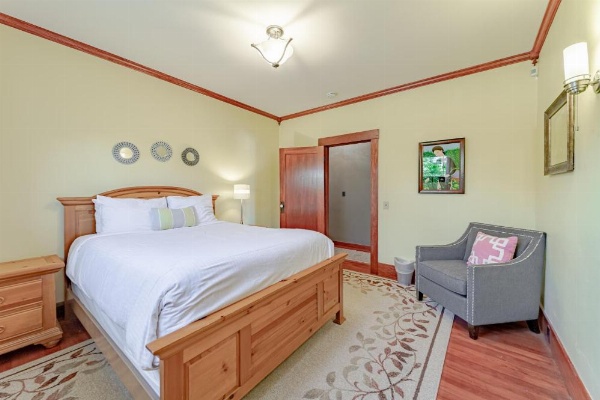 Classy Craftsman image 21