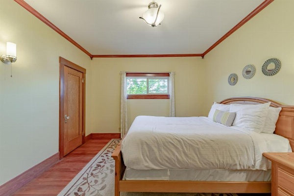 Classy Craftsman image 24