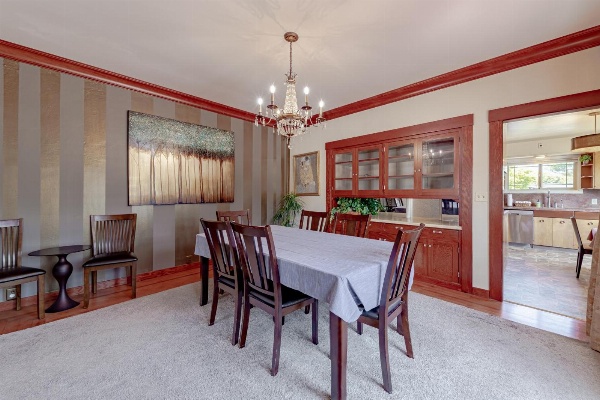 Classy Craftsman image 5