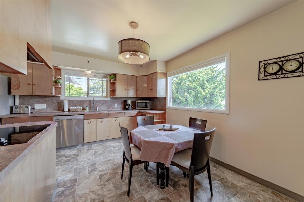 Classy Craftsman image 6