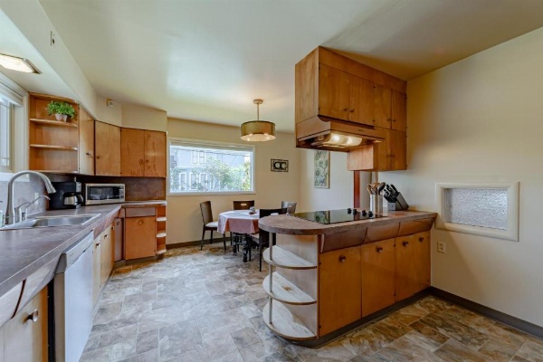 Classy Craftsman image 8